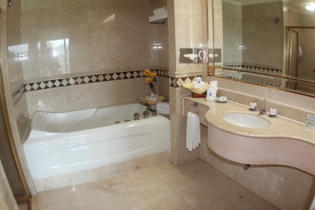 Junior Suite with City View